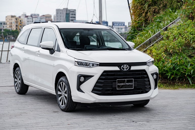 Nên chọn xe 7 chỗ hay 16 chỗ khi đi đường dài? Xe nào phù hợp cho gia đình?