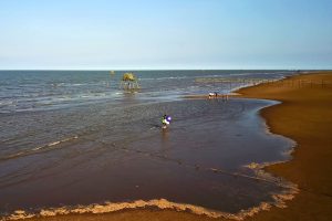 Cồn Đen: Bãi biển hoang sơ thái bình