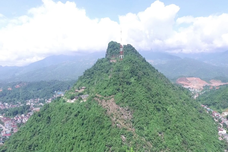 Núi Cấm Sơn Hà Giang - Chinh phục bức tranh hùng vĩ giữa lòng thành phố