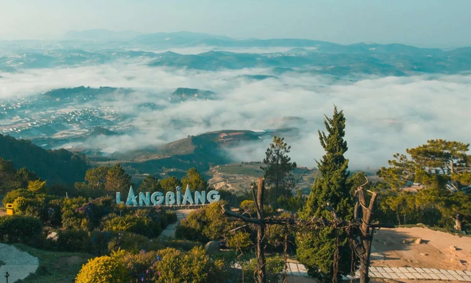 Trekking Lang Biang: chinh phục đỉnh núi Bà giữa mây ngàn