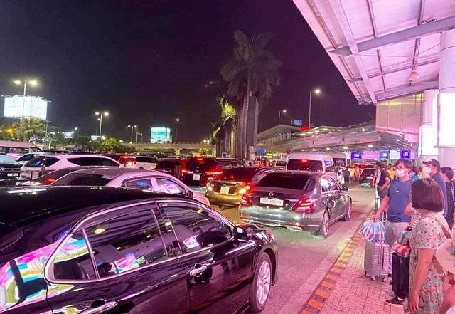 Kinh nghiệm đặt xe taxi đêm từ sân bay Nội Bài về trung tâm Hà Nội - Làm cha mẹ