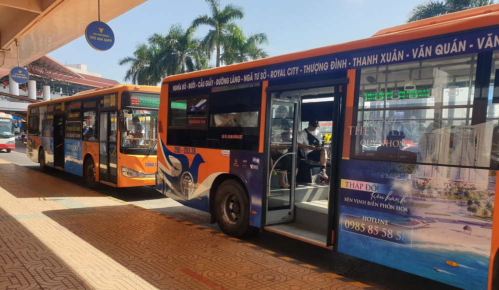 Khi xe buýt ứng dụng công nghệ số: Minh bạch quản lý, thuận tiện cho người dân | Vietnam+ (VietnamPlus)